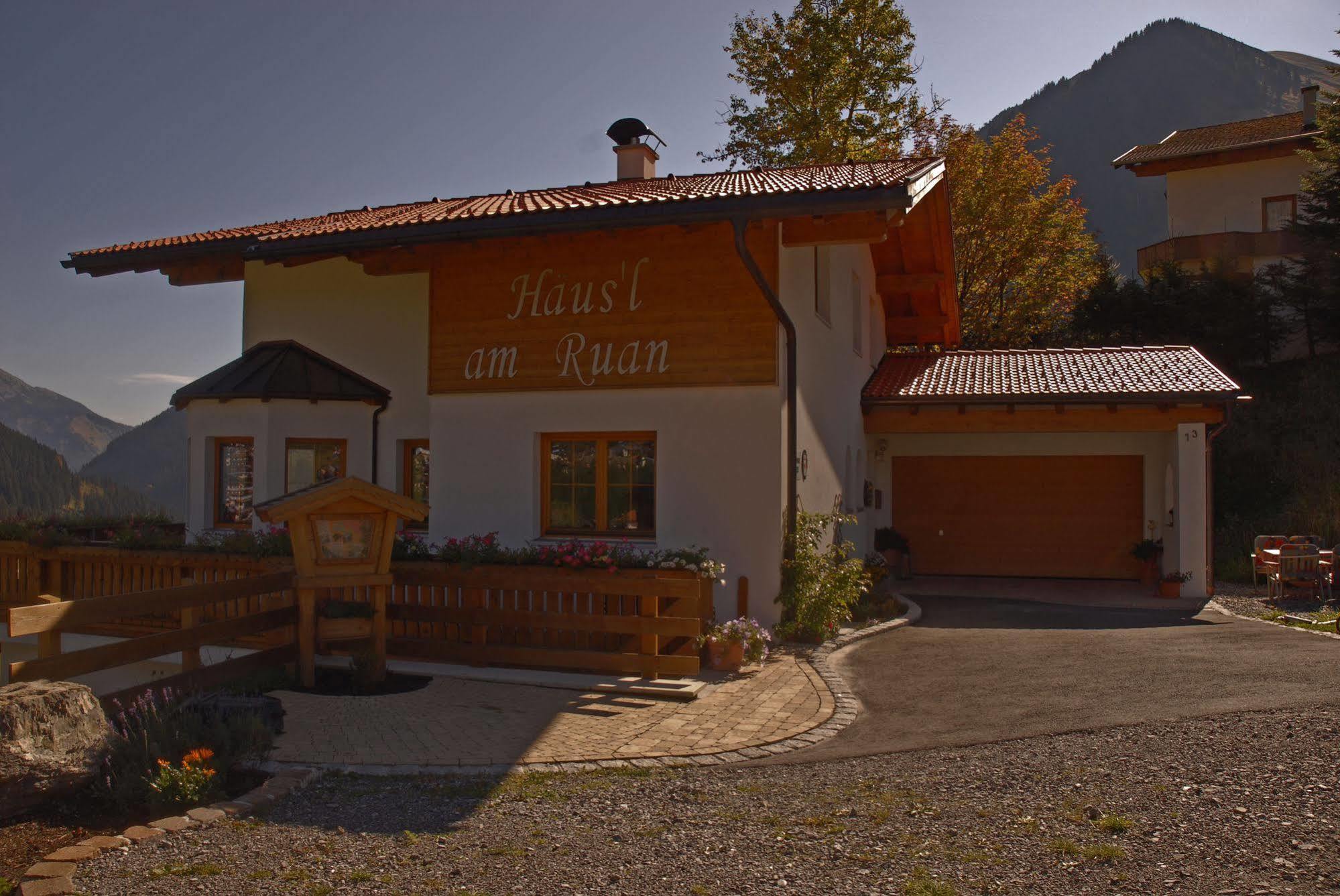 Aparthotel Häus`l am Ruan Berwang Exterior foto